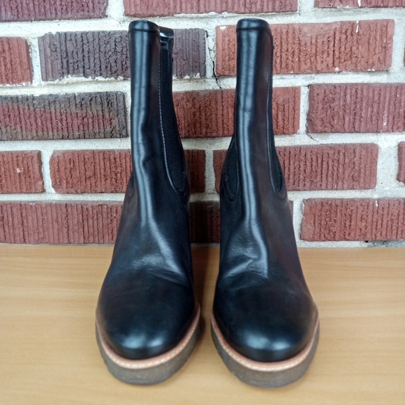 NWT Veronica Beard 'Aari 2' Water-Repellent Genuine Leather Wedge Booties in Blk - Picture 4 of 14